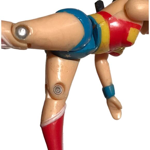 Vintage Toy Biz DC Comics Super Heroes Wonder Woman Figure 1989 Arm Actions - Picture 8 of 10